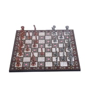 Battal Boy Metal İngiliz Satranç Takımı Antik ve Katlanır Sedef Desenli MDF Ahşap Satranç Tahta (43x43 cm.)