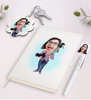 BK Gift Kişiye Özel Kadın Profesyonel Fotoğrafçı Karikatürlü Beyaz Defter Kalem ve Anahtarlık Hediye Seti (Model 1)