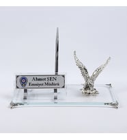 UÇAN KARTAL FİGÜRLÜ EFES GÜMÜŞ VİP KRİSTAL SET MASA İSİMLİK HEDİYELİK OFİS MASA İSİMLİĞİ LOGOLU