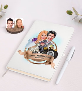 BK Gift Kişiye Özel Yılın En Mükemmel Çifti Karikatürlü Beyaz Defter ve Kalem Hediye Seti-73