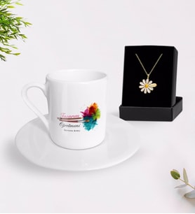 BK Gift Kişiye Özel Tasarım Öğretmeni Türk Kahvesi Fincanı ve İsimli Papatya Kolye Hediye Seti-2 (Model 1)