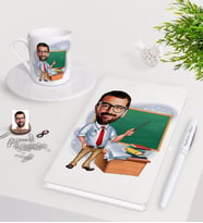 BK Gift Kişiye Özel Erkek Öğretmen Karikatürlü Beyaz Defter Kalem Türk Kahvesi Fincanı Seti-1 (Model 1)