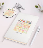 BK Gift Kişiye Özel Öğretmen Sözleri Beyaz Defter Kalem ve Anahtarlık Hediye Seti-1 (Model 1)