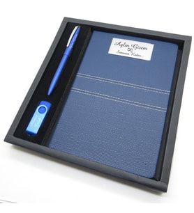Wings SG105 İsme Özel Lacivert Hediyelik Set Scrikss Kalem + 16GB. Usb Bellek + 15x21 Defter Hepsi İsme Özel (Karışık)