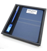 Wings SG105 İsme Özel Lacivert Hediyelik Set Scrikss Kalem + 16GB. Usb Bellek + 15x21 Defter Hepsi İsme Özel (Karışık)