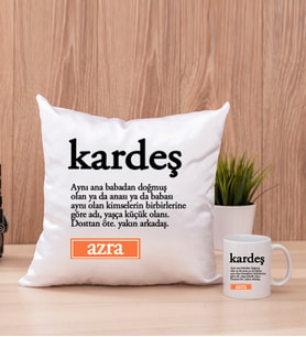 Kardeş Kelime Anlamı Kare Yastık ve Beyaz Kupa Bardak