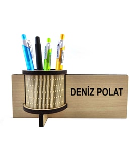 Kişiye Özel Ahşap Kalemlikli Masa İsimliği