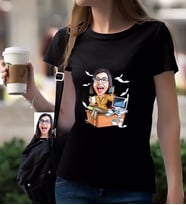 BK Gift Kişiye Özel Bayan Muhasebeci Karikatürlü Siyah T-Shirt