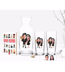 BK Gift Kişiye Özel Renkli Baskılı Sevgililer Karikatürlü İkili Rakı Bardağı Karaf ve Cep Kitabı Hediye Seti-18 (Model 1)