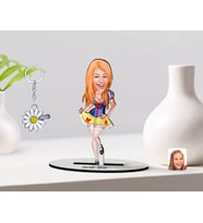BK Gift Kişiye Özel Kadın Karikatürlü 3D Ahşap Biblo ve İsimli Silver Papatya Anahtarlık (Model 1)