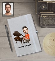Kişiye Özel Piyanist Karikatürlü Gri Defter Kalem Hediye Seti  Bay-1