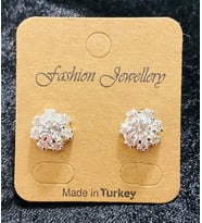 YAĞMUR AKSESUAR VE TAKI DÜNYASI TAŞLI ZARİF KÜPE (Gümüş)