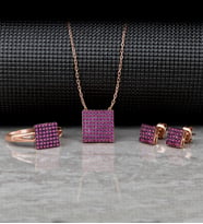 Gümüş Zirkon Taşlı " Kare " Tasarım Kolye-Küpe-Yüzük Set (Rose)