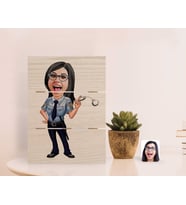 BK Gift Kişiye Özel Kadın Polis Karikatürlü Otantik Masaüstü Ahşap Palet Çerçeve-1 (Beyaz)