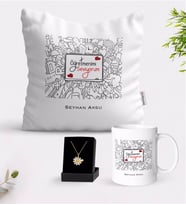 BK Gift Kişiye Özel Öğretmenimi Seviyorum Beyaz Kupa Yastık ve İsimli Papatya Kolye Hediye Seti-1 (Model 1)