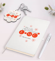 BK Gift Kişiye Özel Fizik Öğretmeni Beyaz Defter Kalem Ve Anahtarlık Hediye Seti-2 (Model 1)