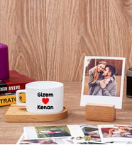 Sevgililere Özel İsim Yazılı Fincan ve Ahşap Standlı Polaroid Set