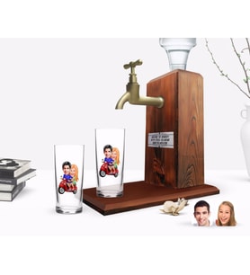 BK Gift Kişiye Özel Renkli Baskılı Sevgililer Karikatürlü İkili Rakı Bardağı ve Ahşap Rakı Standı Hediye Seti-10 (Model 1)