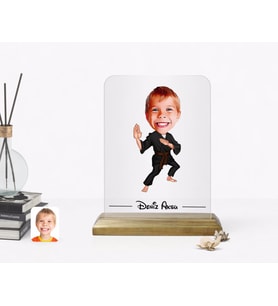 BK Gift Kişiye Özel Karateci Çocuk Karikatürlü Ahşap Standlı Çerçeve (Beyaz)
