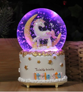 Unicorn At Aylı Işıklı ve Müzikli Kar Küresi