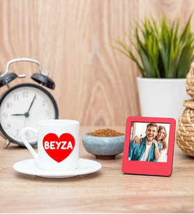 İsim Yazılı Kırmızı Kalpli Kahve Fincan ve Kırmızı Mini Fotoğraf Çerçevesi