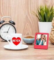 İsim Yazılı Kırmızı Kalpli Kahve Fincan ve Kırmızı Mini Fotoğraf Çerçevesi