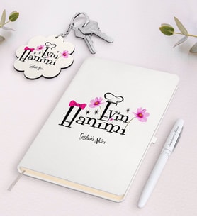 BK Gift Kişiye Özel Evin Hanımı Beyaz Defter Kalem ve Anahtarlık Hediye Seti (Model 1)