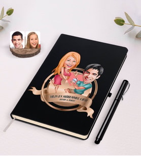 BK Gift Kişiye Özel Yılın En Mükemmel Çifti Karikatürlü Siyah Defter ve Kalem Hediye Seti-19