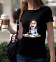 BK Gift Kişiye Özel Bayan Sunucu Spiker Karikatürlü Siyah T-Shirt
