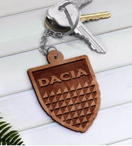 Dacia Logolu Ahşap Anahtarlık-1 (Beyaz)