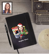 Kişiye Özel Yılbaşı Bayan Karikatürlü Siyah Defter Kalem Hediye Seti Model-1