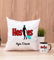 Hostes Kare Yastık ve Siyah Kupa Bardak