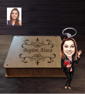 Kişiye Özel Avukat Karikatürlü Ahşap Anahtarlık Kutulu Bayan-1