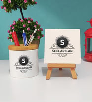 Baş Harf ve İsim Soyisim Tasarımlı Kişiye Özel Baş Harf ve İsim Soyisim Yazılı Kalemlik ve Dekoratif Taş Baskı Hediye Seti