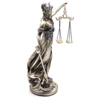 Büyük boy adalet heykeli Themis