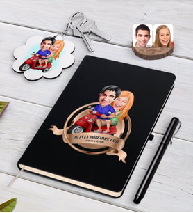 BK Gift Kişiye Özel Yılın En Mükemmel Çifti Karikatürlü Siyah Defter Kalem ve Anahtarlık Hediye Seti-10 (Model 1)