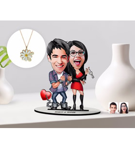 BK Gift Kişiye Özel Sevgililer Karikatürlü 3D Ahşap Biblo ve Çift İsimli Papatya Kolye Seti-1 (Model 1)