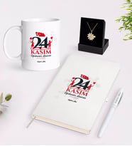 BK Gift Kişiye Özel Öğretmenler Gününüz Kutlu Olsun Beyaz Kupa Defter Kalem ve İsimli Papatya Kolye Hediye Seti-2 (Model 1)