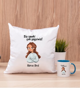 Siz Sanki Çok Şeysiniz Kare Yastık ve Mavi Kupa Bardak