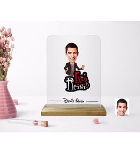 BK Gift Kişiye Özel Evin Reisi Karikatürlü Ahşap Standlı Çerçeve-2 (Beyaz)