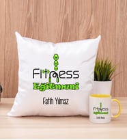 Fitness Eğitmeni Kare Yastık ve Sarı Kupa Bardak
