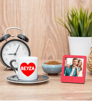 İsim Yazılı Kırmızı Kalpli Siyah Kahve Fincanı ve Kırmızı Fotoğraf Çerçevesi