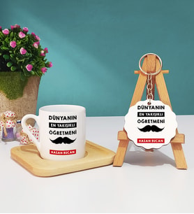 Dünyanın En Yakışıklı Öğretmeni Ahşap Altlıklı Türk Kahvesi Fincanı ve Anahtarlık Seti