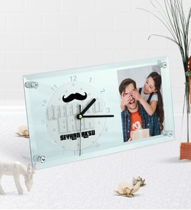 BK Gift Kişiye Özel Fotoğraflı Kahraman Baba Masaüstü Cam Saat-3 (Beyaz)