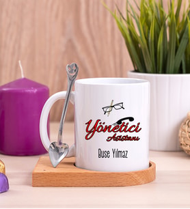 Yönetici Asistanı Ahşap Altlıklı Beyaz Kupa Bardak