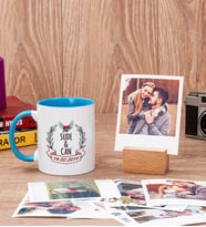 Çiftlere Özel İki İsimli ve Tarihli Mavi Kupa ve Ahşap Standlı Polaroid Set