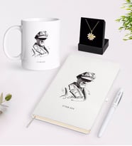 BK Gift Kişiye Özel Atatürk Temalı Beyaz Kupa Defter Kalem ve İsimli Papatya Kolye Hediye Seti-17 (Model 1)