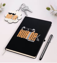 BK Gift Kişiye Özel Erkek Kuaförü Siyah Defter Kalem Ve Anahtarlık Hediye Seti-1 (Model 1)