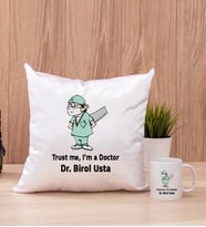 Doktor Esprili Kare Yastık ve Beyaz Kupa Bardak