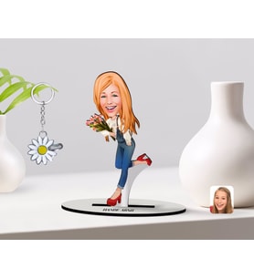BK Gift Kişiye Özel Kadın Karikatürlü 3D Ahşap Biblo ve İsimli Silver Papatya Anahtarlık-13 (Model 1)